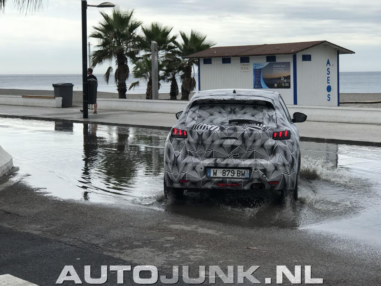 spyshots-peugeot-209_03.jpg