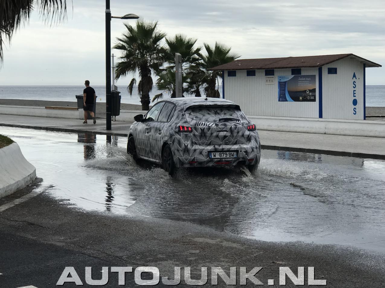 spyshots-peugeot-209_04.jpg