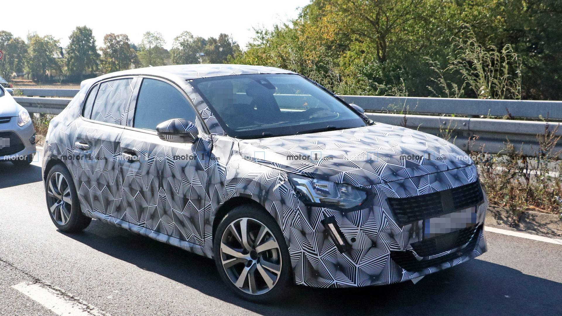 2019-peugeot-208-spy-photo-3.jpg