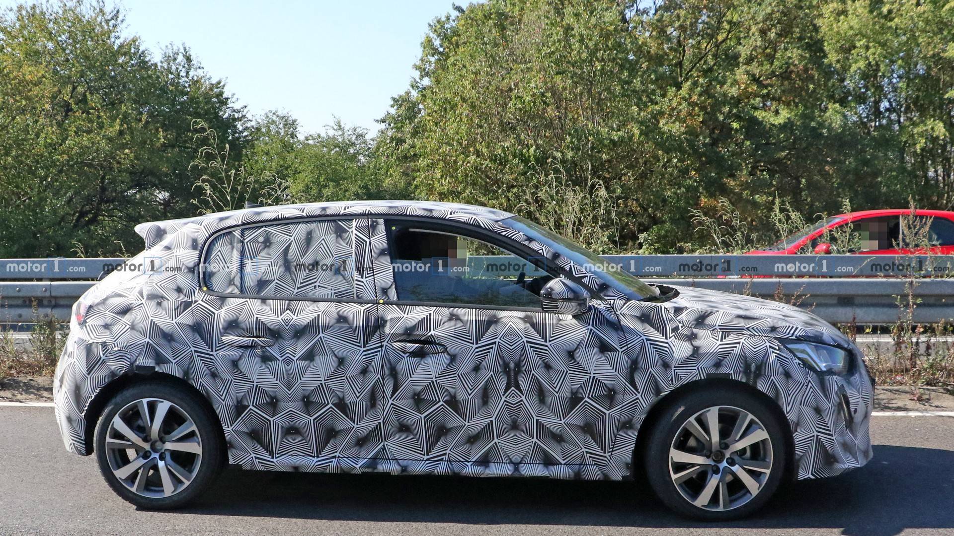 2019-peugeot-208-spy-photo-4.jpg