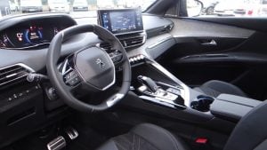 Nouveau Peugeot 5008 intérieur avec écran 10 pouces