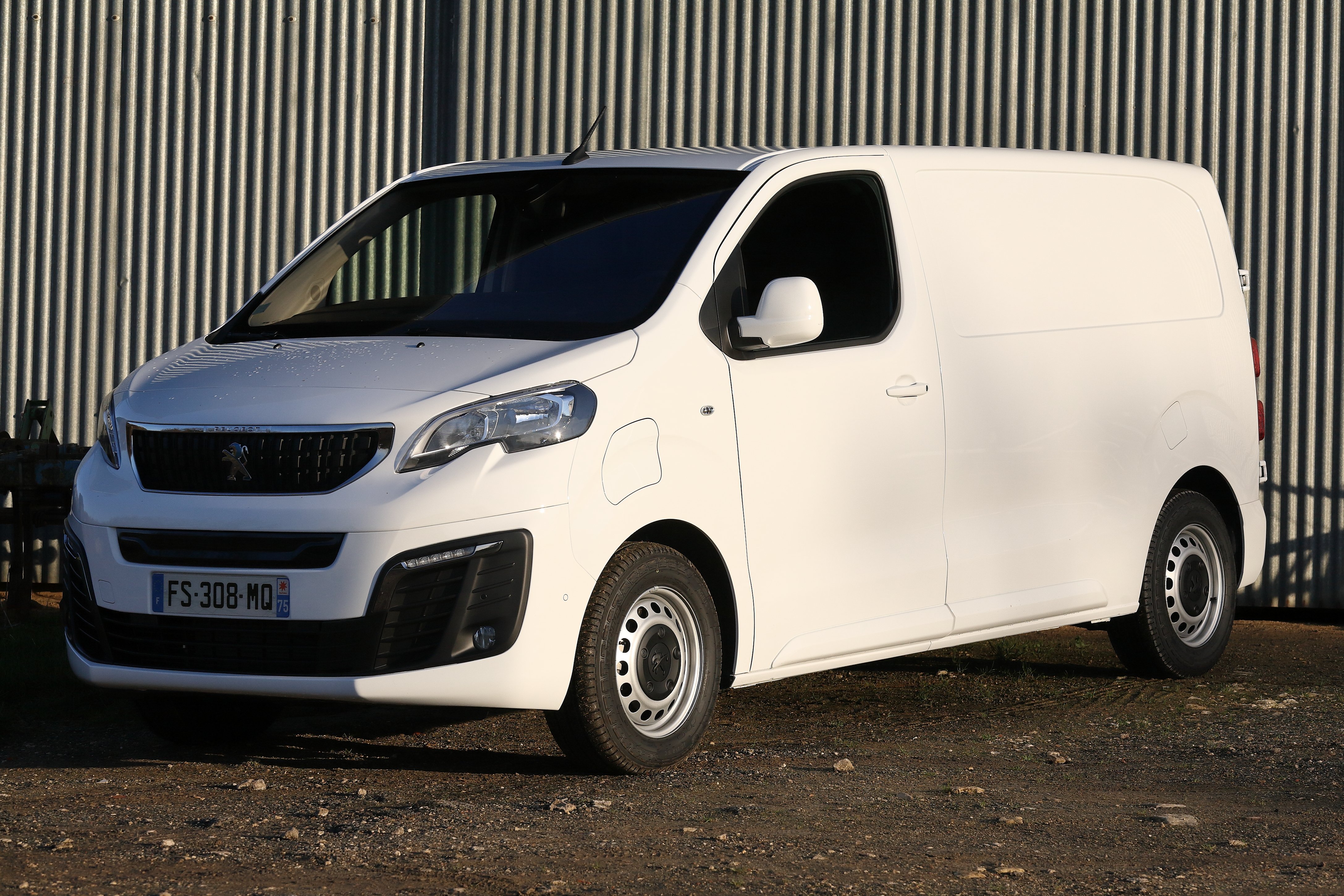 Essai Peugeot e-Expert 75 kWh : un fourgon électrique polyvalent