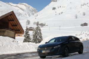 Peugeot 505 SW BlueHDi 130 conduite sur neige