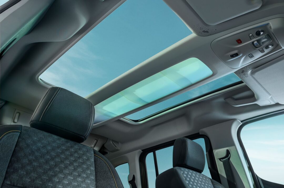 Toit en verre du Peugeot E-Rifter