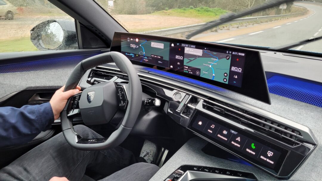 Panoramic i-cockpit Peugeot 3008 et nouveau volant