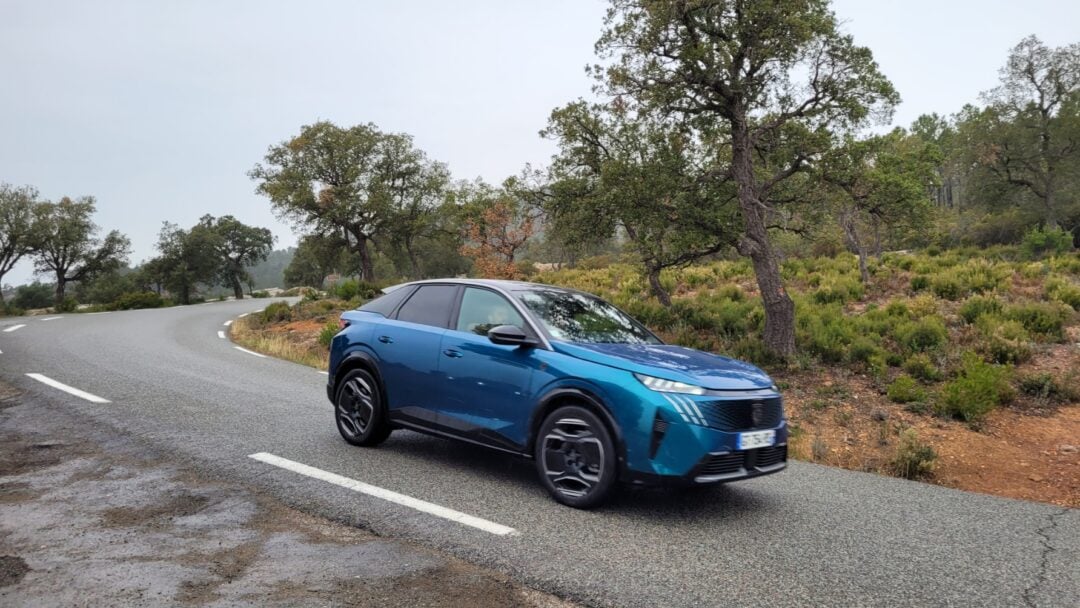 Nouveau Peugeot 3008 sur la route