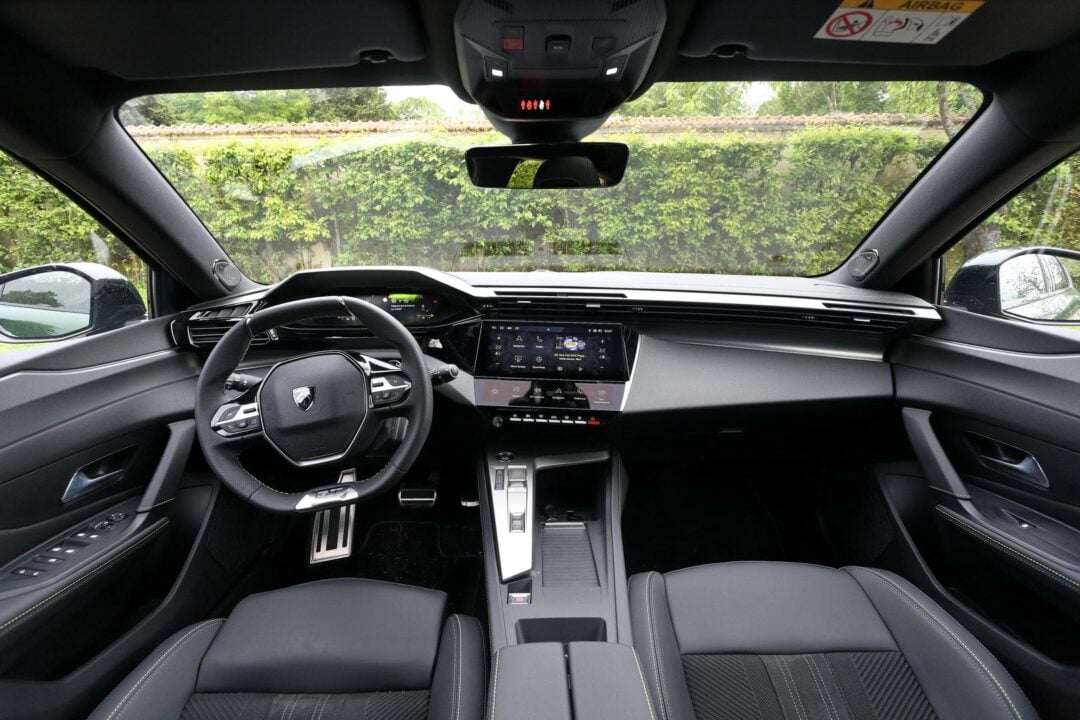i-cockpit Peugeot 308 Hybrid 136