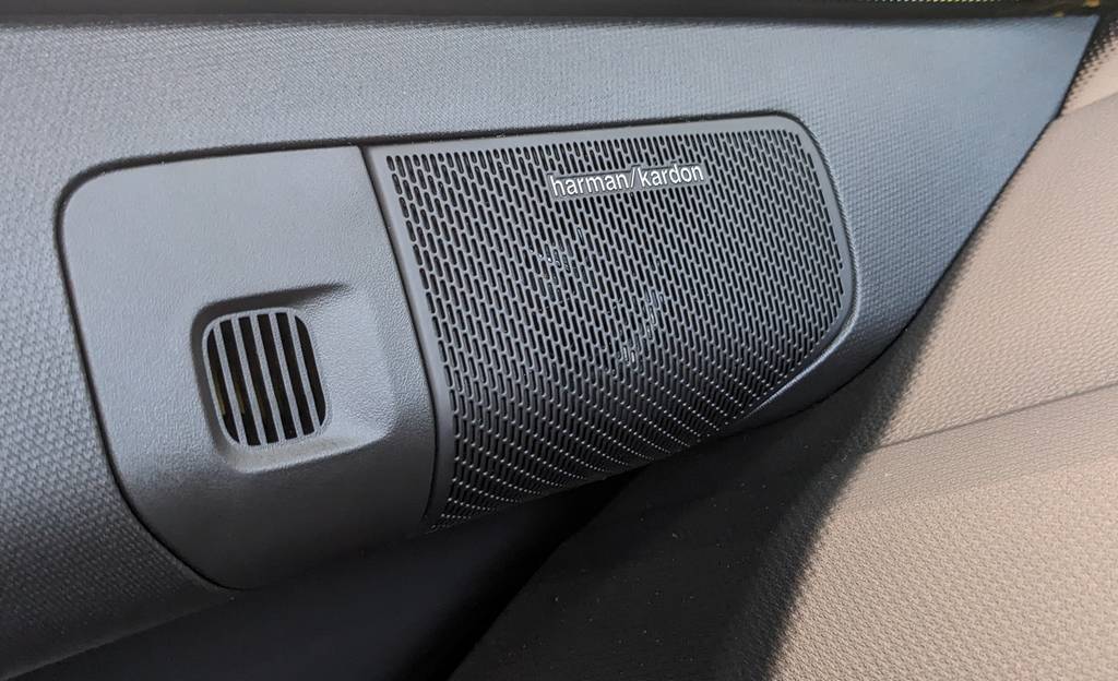 Système HiFi Harman Kardon sur Renault 5