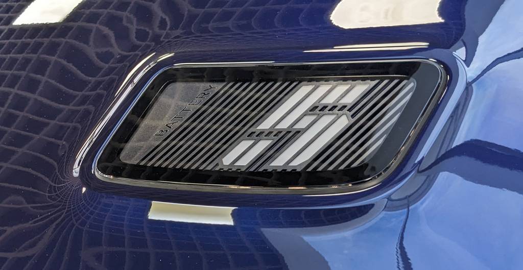 Grille de capot d'indication de charge sur Renault 5