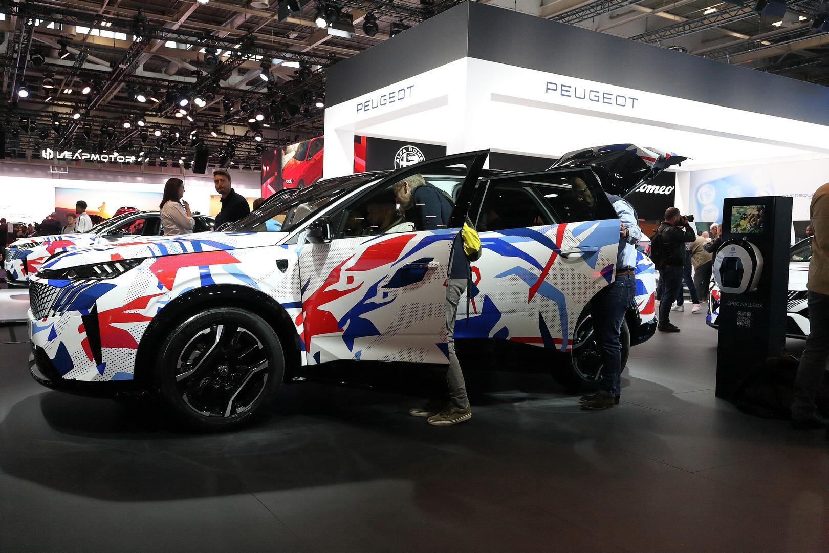 Peugeot e-5008