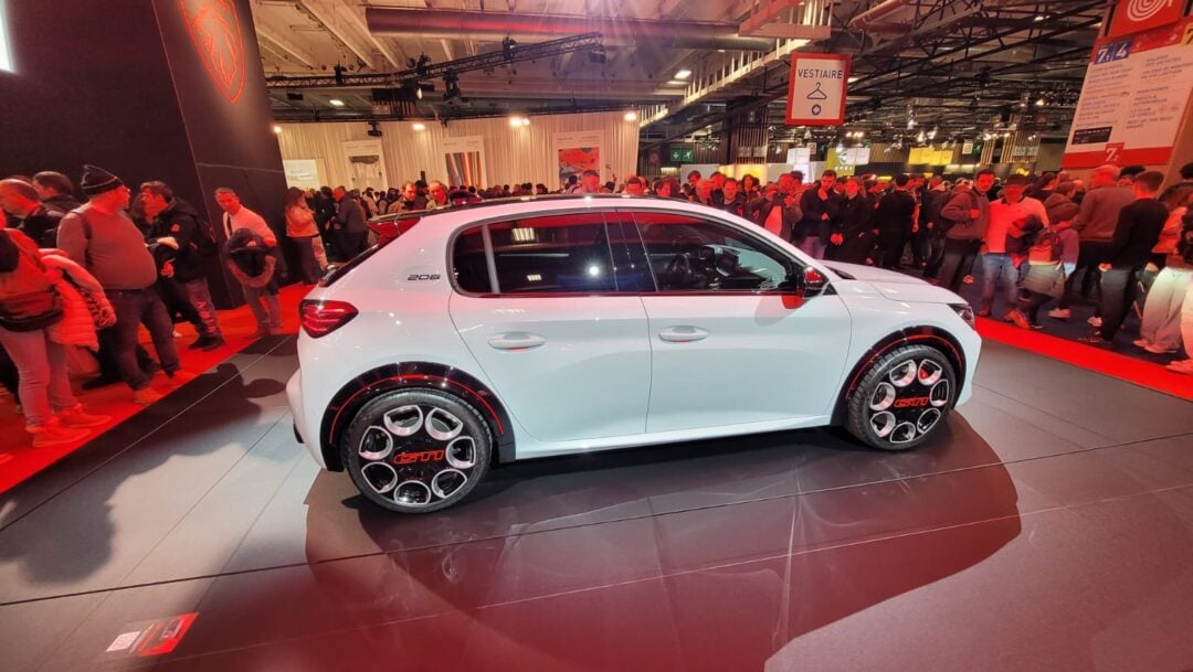 Image Peugeot E-208 GTi Retromobile 2026